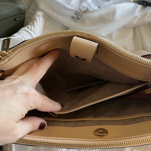 Never Used Michael Kors Large Bag - Picture 6 of 6